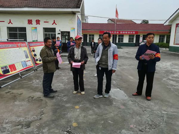 汉阴县双乳镇举办贫困户养殖技术培训班