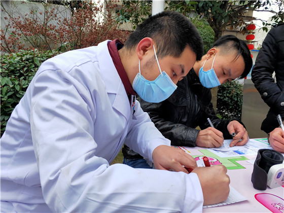 汉滨区第一医院医护人员踊献热血暖寒冬