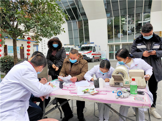 汉滨区第一医院医护人员踊献热血暖寒冬