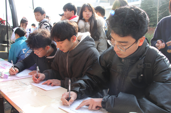 飞扬热血青春  汇集爱心洪流——安康学院积极开展冬季献血活动