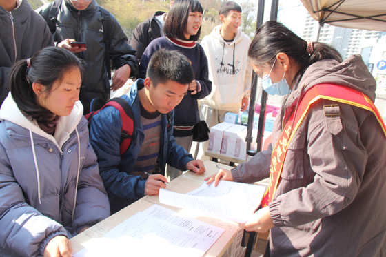 飞扬热血青春  汇集爱心洪流——安康学院积极开展冬季献血活动