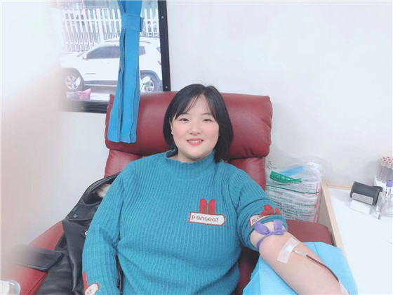 奉献爱心 青春无悔