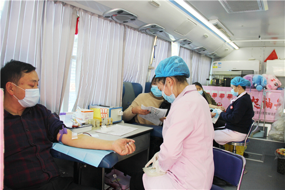 “让爱暖冬”无偿献血活动走进白河县中厂镇同心社区