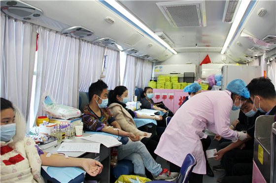 “让爱暖冬”无偿献血活动走进白河县中厂镇同心社区