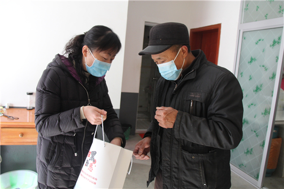 安康市中心血站深入帮扶村开展疫情防控工作