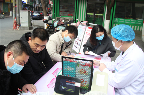 用热血为冬日储备一份温暖 ——汉滨区委区政府组织开展冬季应急献血活动