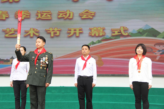 关心公益 感恩奉献 ——我站职工参加市一小春季运动会暨体育科技艺术节开幕式