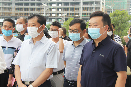 全市精神文明创建工作观摩活动走进市中心血站