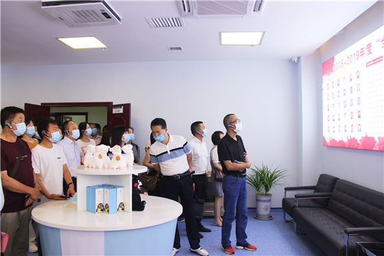 全市精神文明创建工作观摩活动走进市中心血站