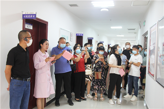 全市精神文明创建工作观摩活动走进市中心血站