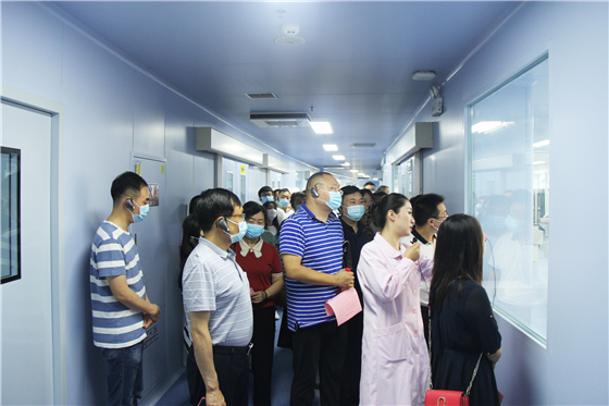 全市精神文明创建工作观摩活动走进市中心血站