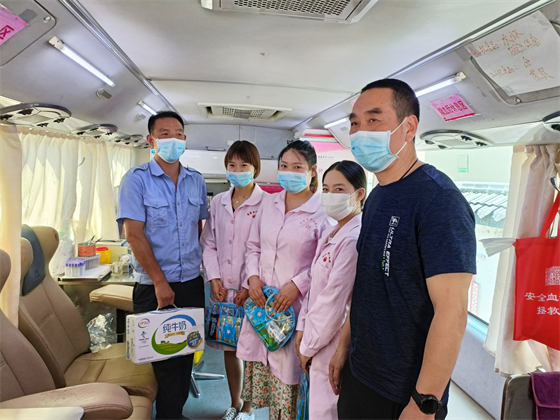 战高温 斗酷暑 守岗位 保供应 ——安康市中心血站开展夏季慰问活动