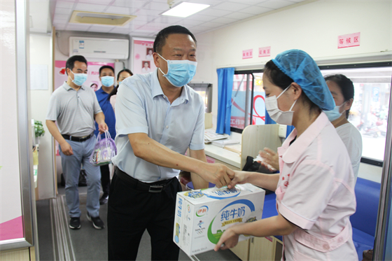 战高温 斗酷暑 守岗位 保供应 ——安康市中心血站开展夏季慰问活动