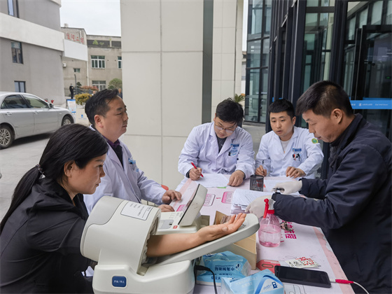 一“臂”之力，践行医者担当——安康市中心血站联合汉滨区第三人民医院开展无偿献血活动