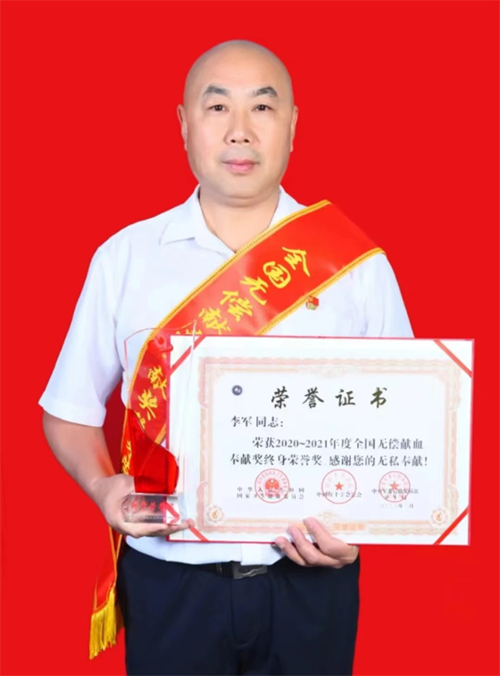 安康李军，18年献出“10”个自己……