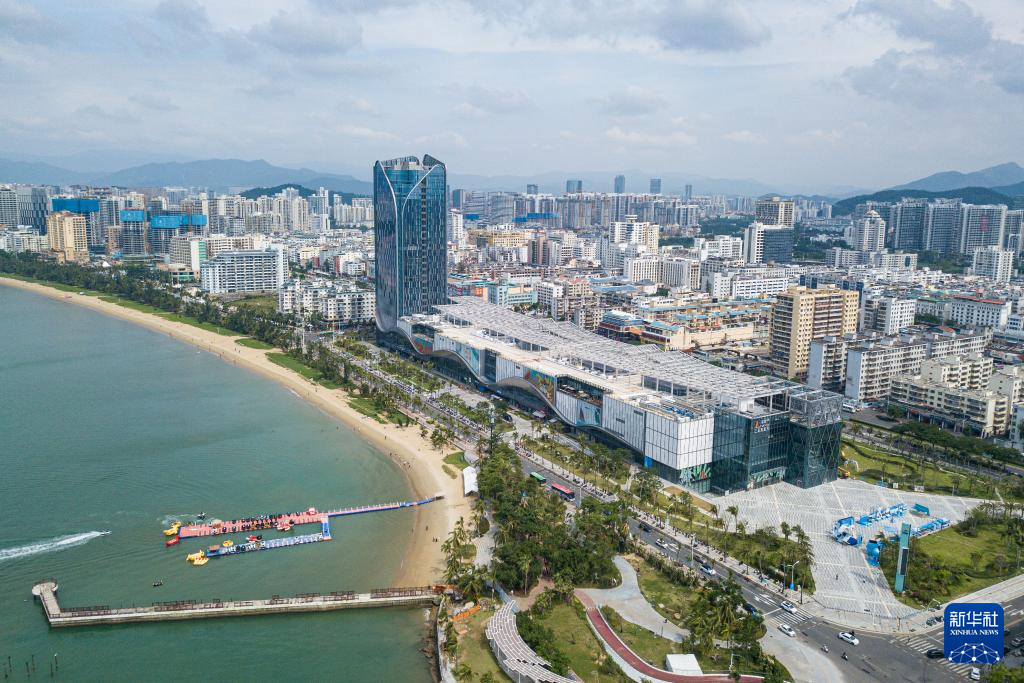 海南自贸港重点园区——三亚中央商务区(无人机照片,11月1日摄)。新华社记者 蒲晓旭摄