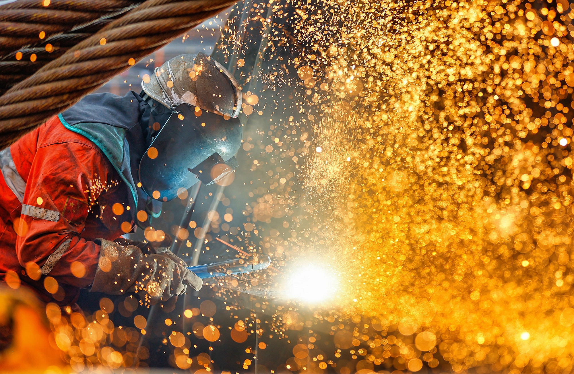 △ 2026年1月29日,在天津市滨海新区,海上油气平台建设工人进行现场施工。