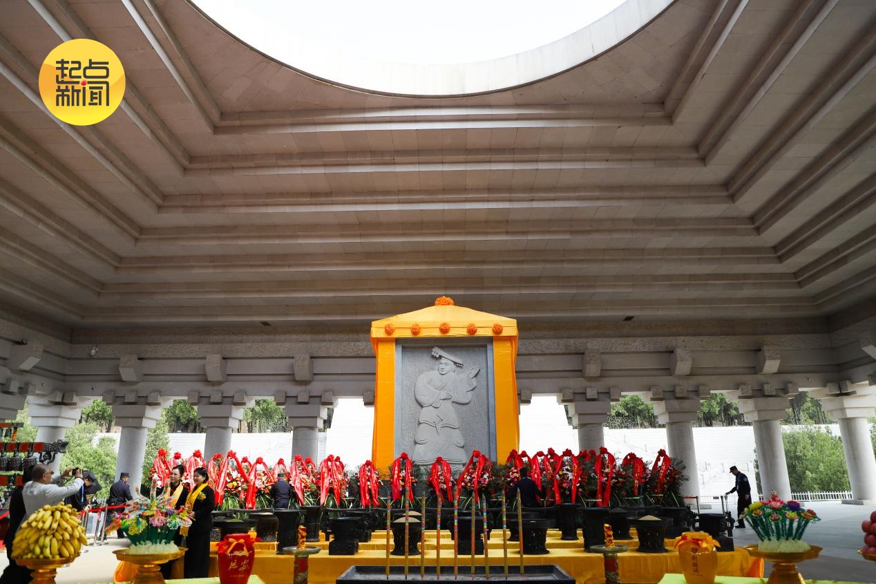 公祭现场