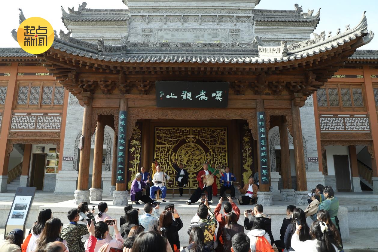 华阴老腔国家级非遗传承人张喜民演绎《将令一声震山川》。