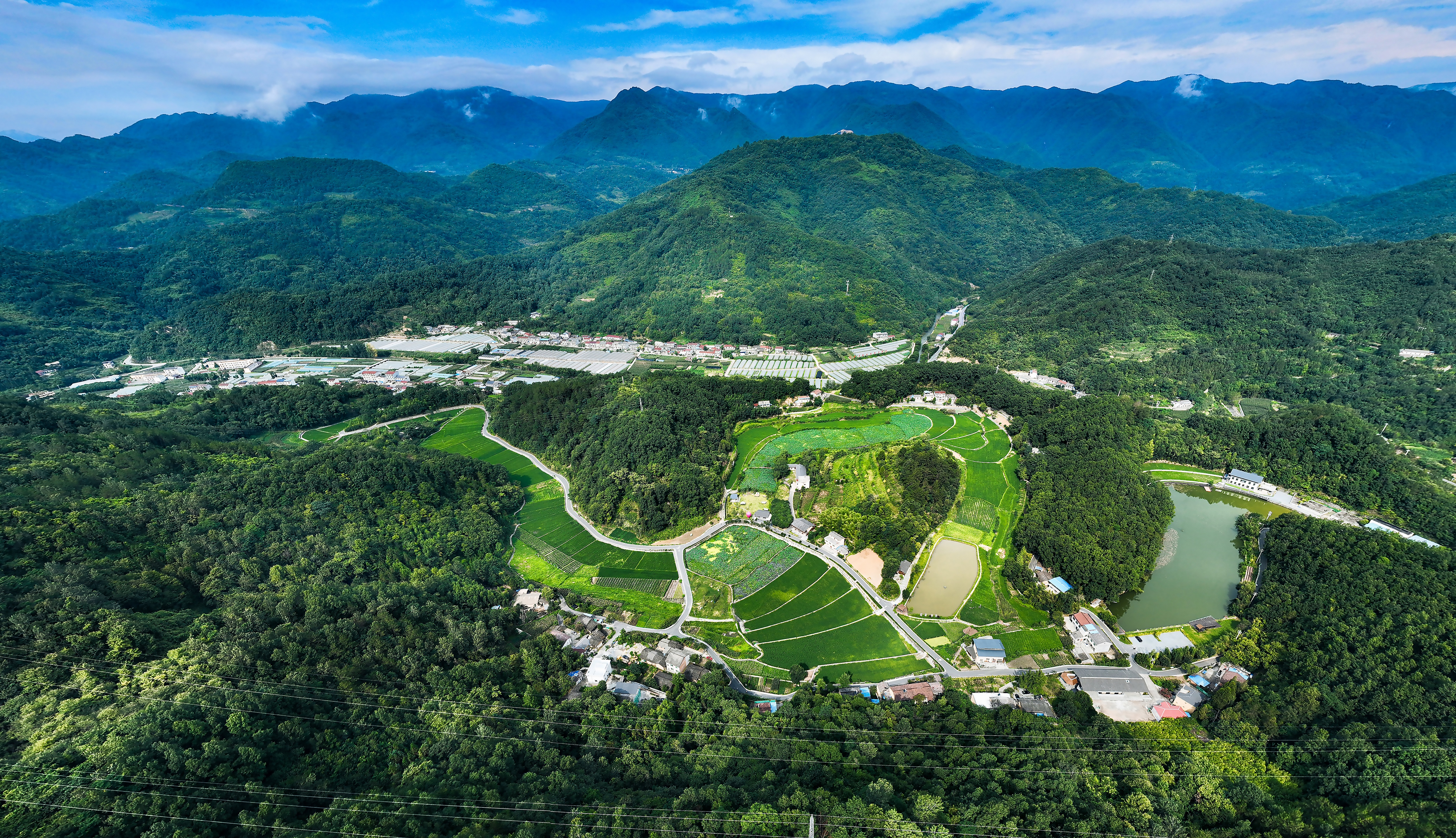 航拍石泉县“朱鹮小村”