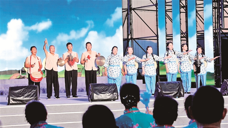 参赛选手演唱紫阳民歌