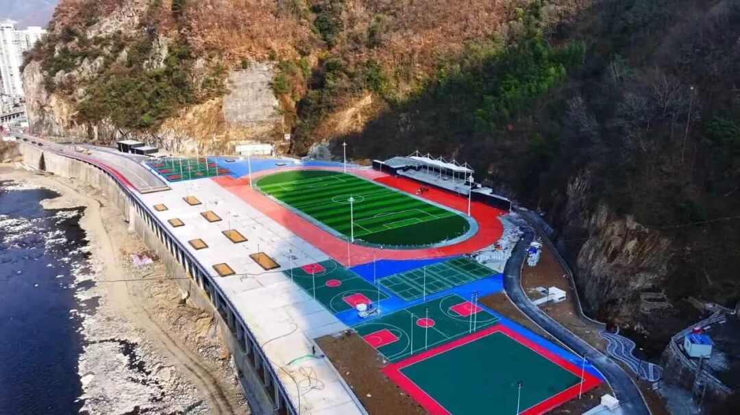 镇坪县黄龙潭运动公园.jpg