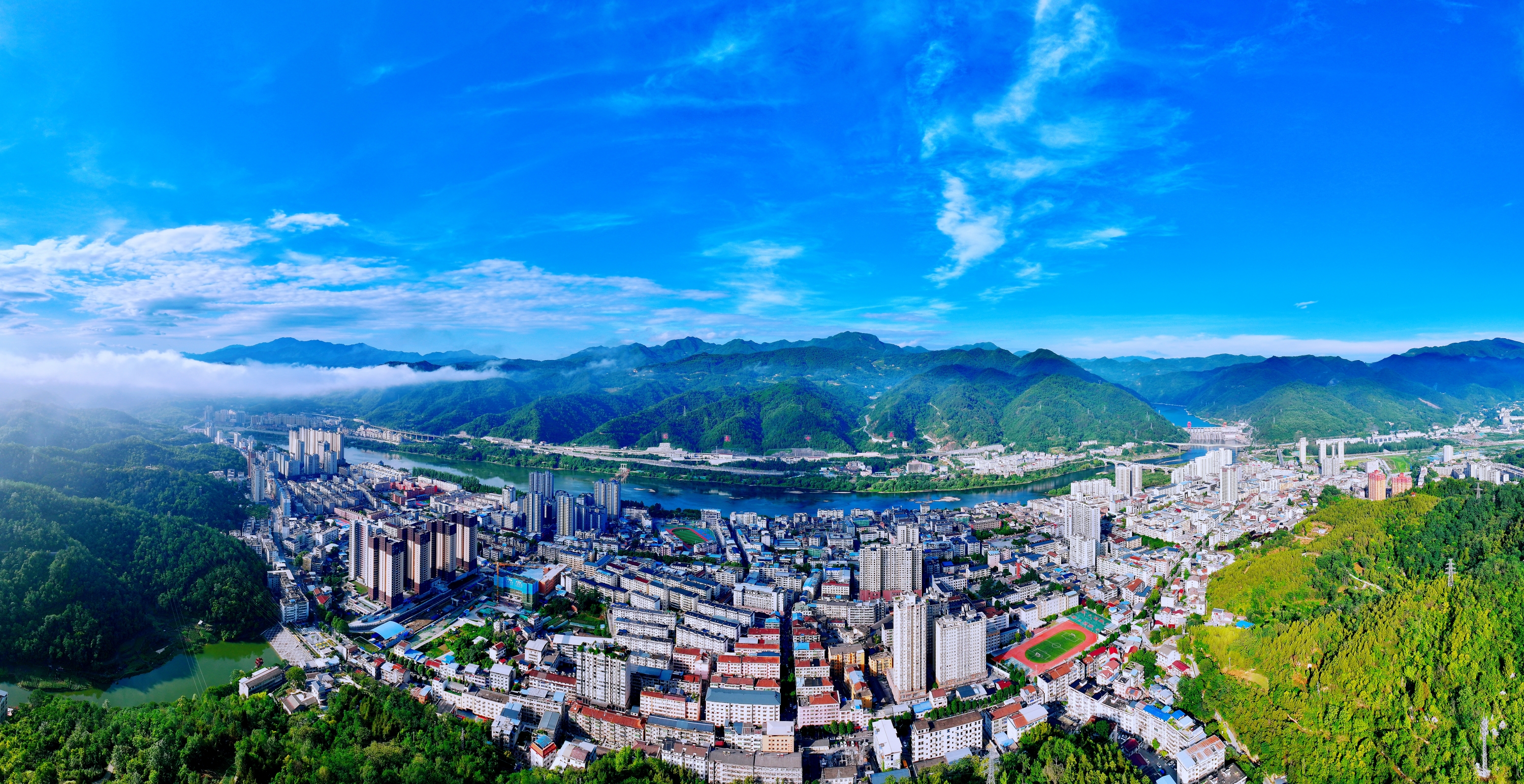 航拍石泉县城