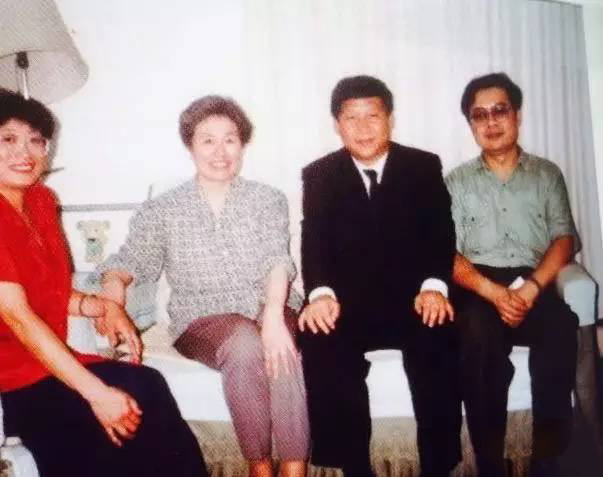1993年9月,时任福州市委书记的习近平利用在京开会的间隙,专程到家中看望陈老师。